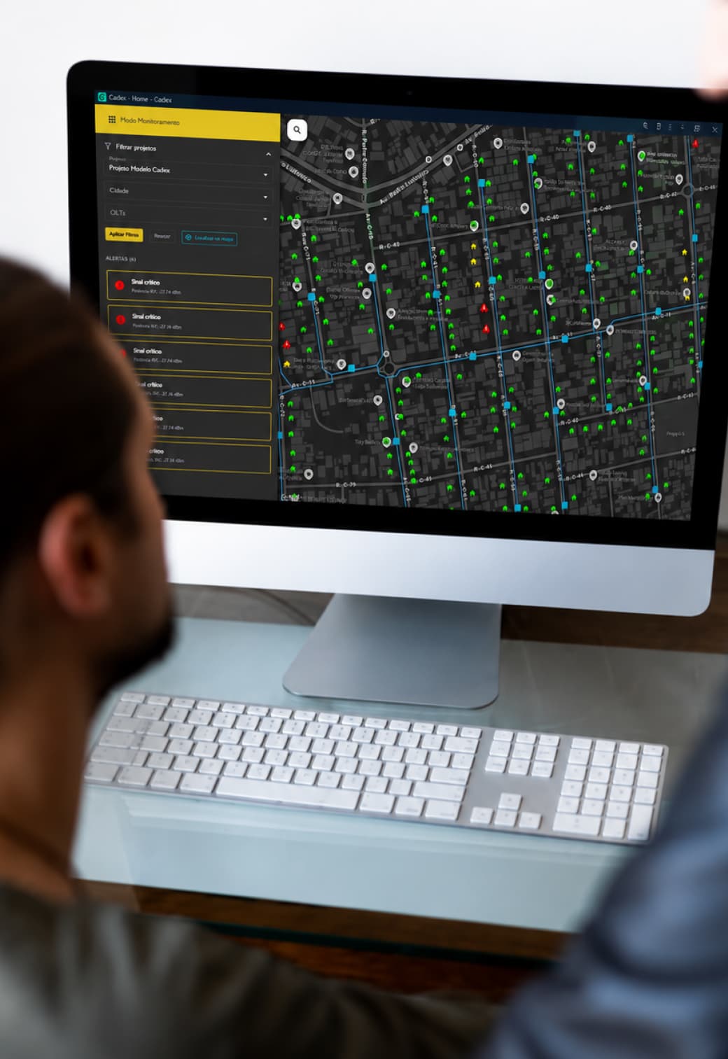 Dashboard de monitoramento em tempo real da plataforma Cadex com mapa de saúde da rede por ONU