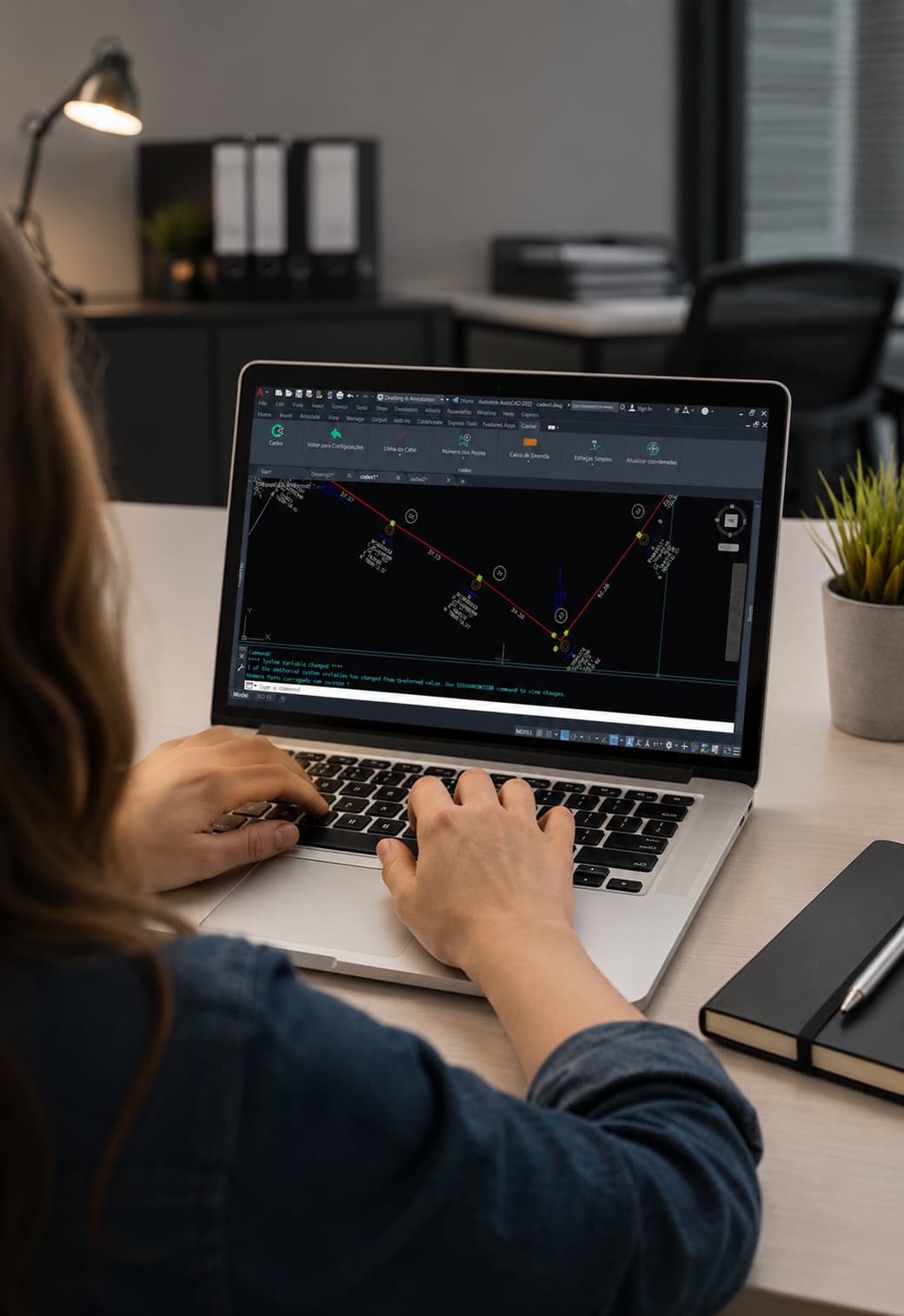 Interface do Plugin Cadex no AutoCAD com mapa georreferenciado de compartilhamento de postes